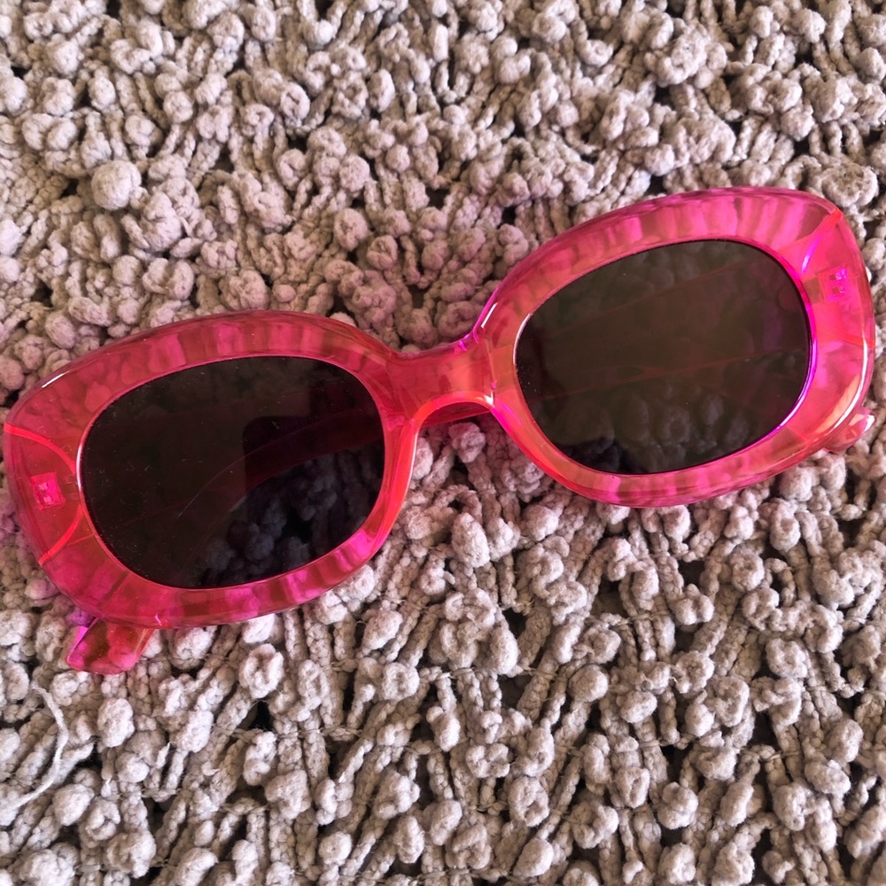 Pink sunglass moment💕